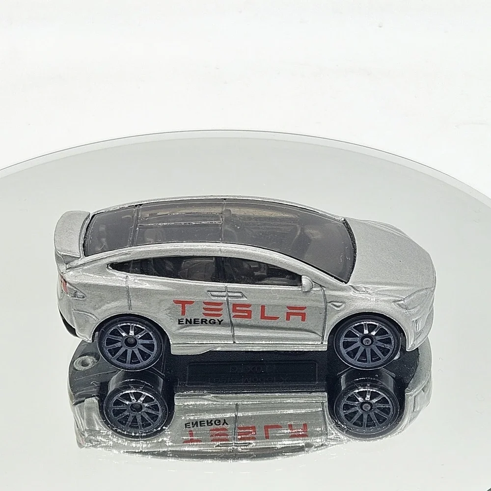 Hot Wheels *please note